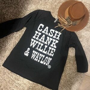 🤠 Country favorites 3/4 length tee! Size M